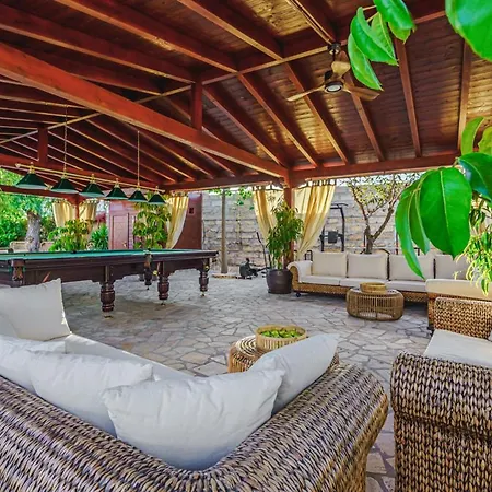 Playa De Fanabe Sleeps 12 With Pool Air Con And Wifi