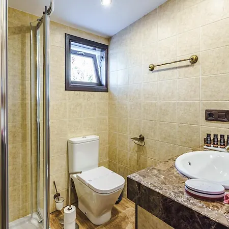 Villa Playa De Fanabe Sleeps 12 With Pool Air Con And Wifi *