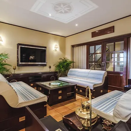 Villa Playa De Fanabe Sleeps 12 With Pool Air Con And Wifi *