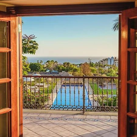 Villa Playa De Fanabe Sleeps 12 With Pool Air Con And Wifi *