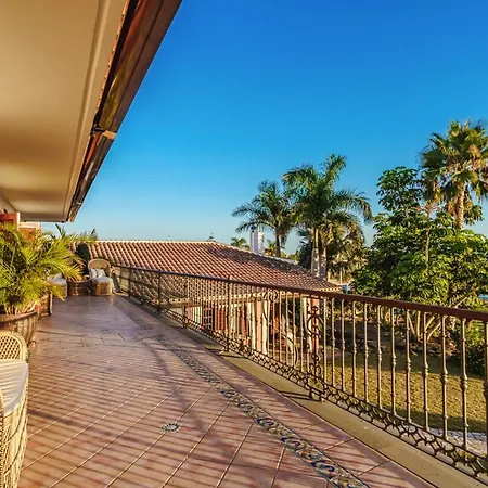 Villa Playa De Fanabe Sleeps 12 With Pool Air Con And Wifi