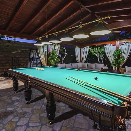 Villa Playa De Fanabe Sleeps 12 With Pool Air Con And Wifi *